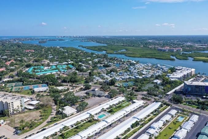 Gulf and Bay Club 204C, Beach Front, Spa, 3 Pools, Sleeps 6, 2 Bedroom, Gym - Two-Bedroom Condo