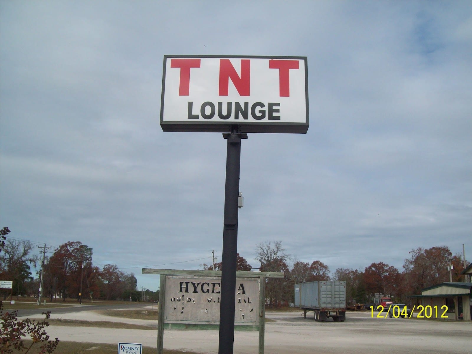 TNT Lounge & Liquor