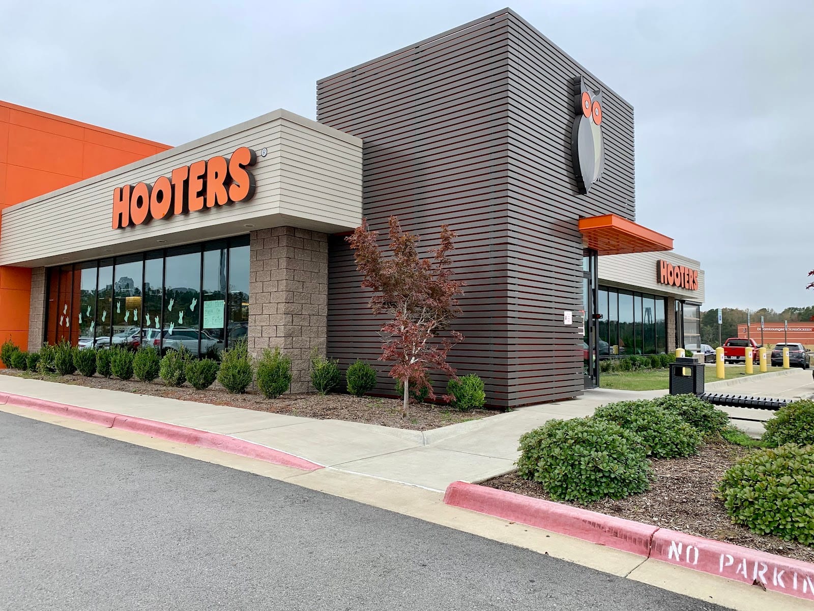 Hooters, photo 2