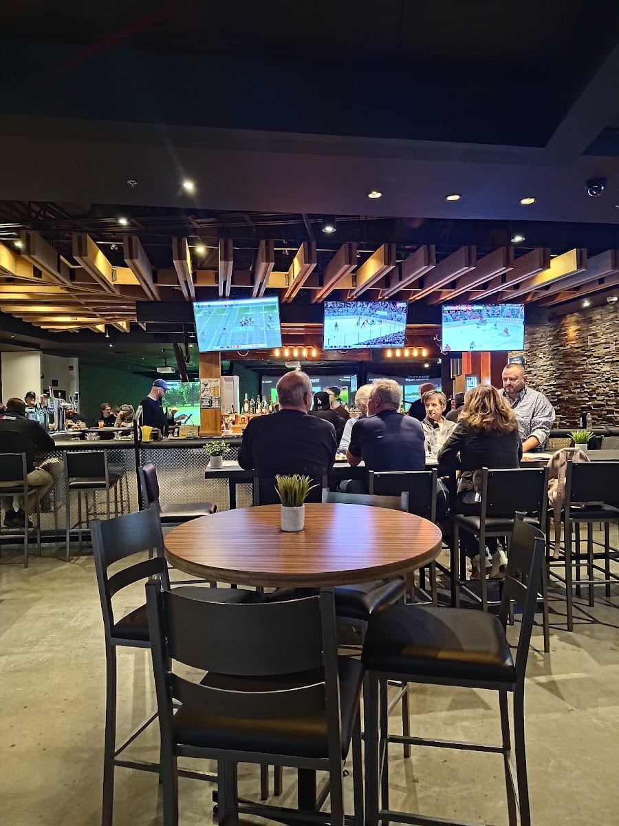 Longshotz Sports Bar, photo 4