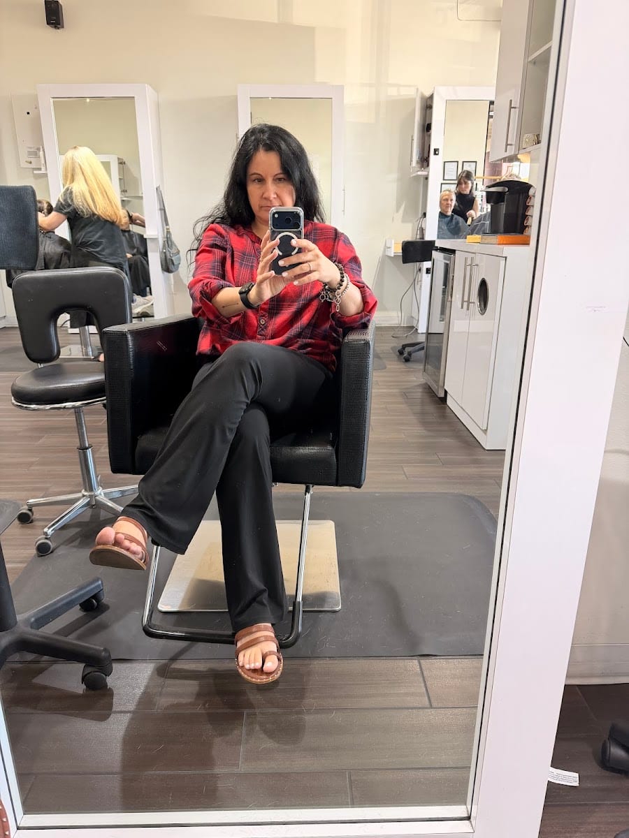 Salon Plum