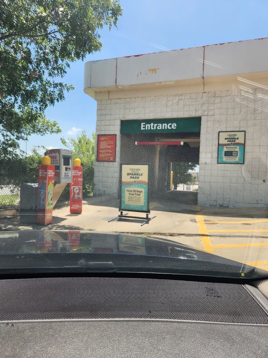 7-Eleven car wash, photo 2