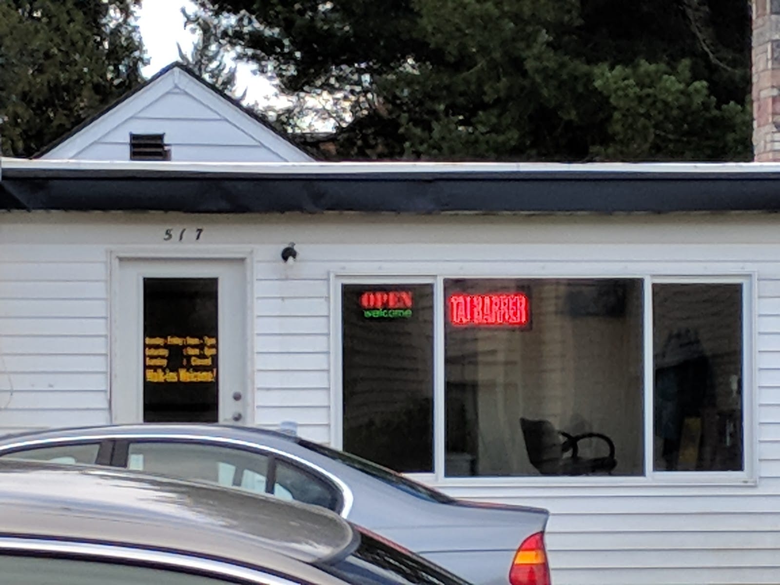Tai's Barber Shop, cash only
