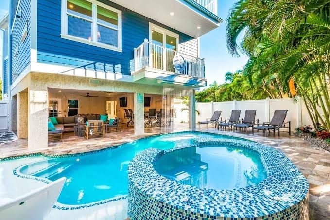 Huge Yard with Heated Pool, Steps to Beach - The Pool House