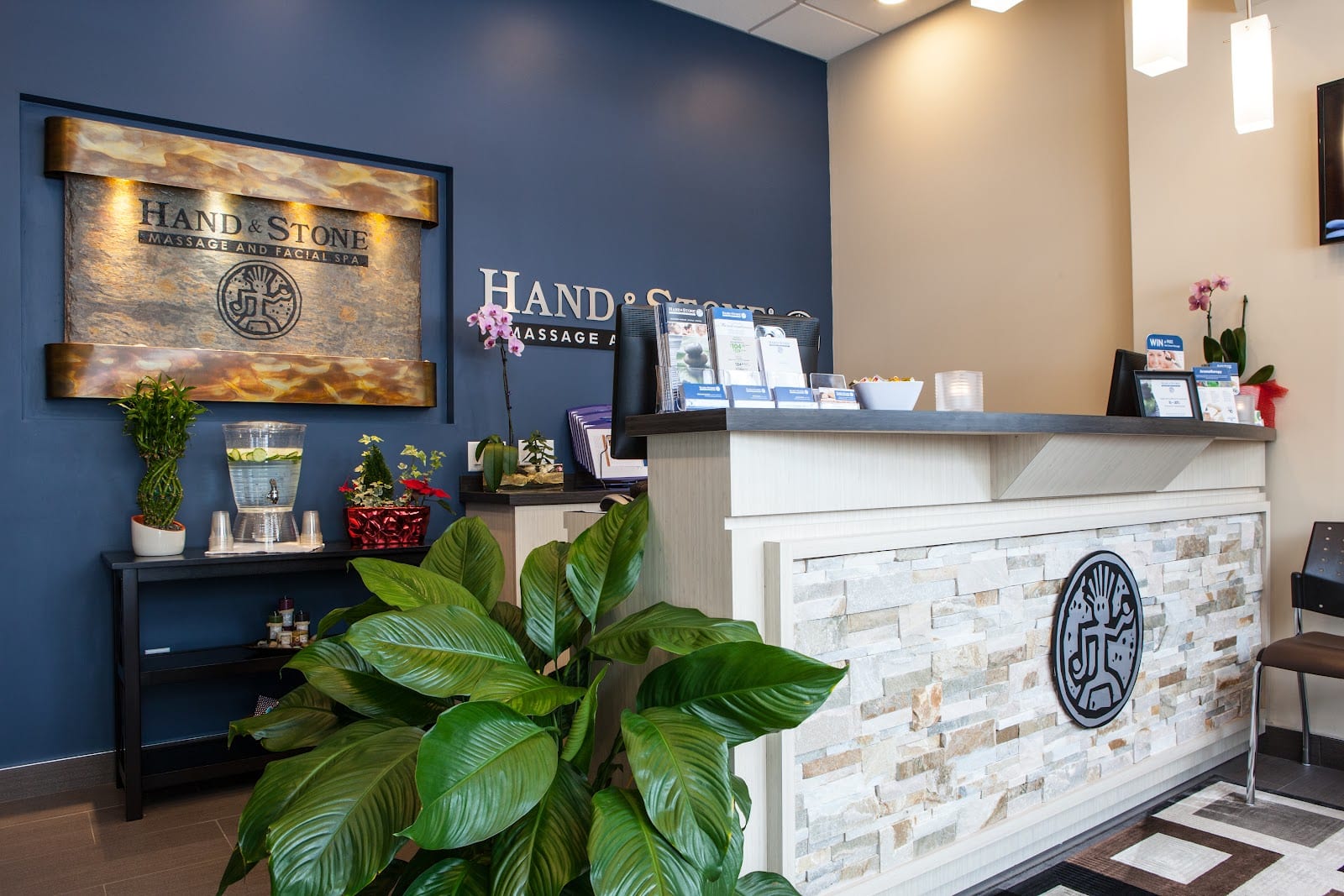 Hand & Stone Massage and Facial Spa - Bayview Village