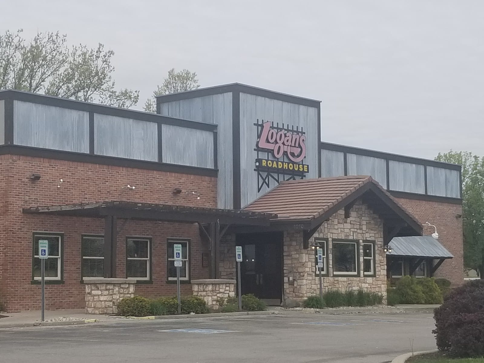 Logan's Roadhouse, photo 2
