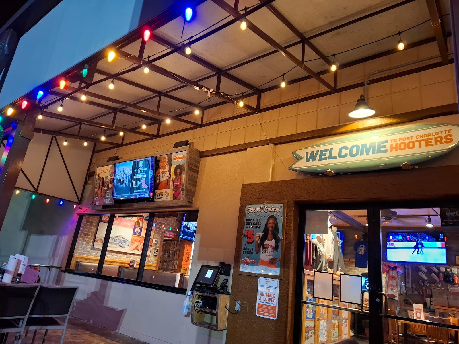 Hooters, photo 4