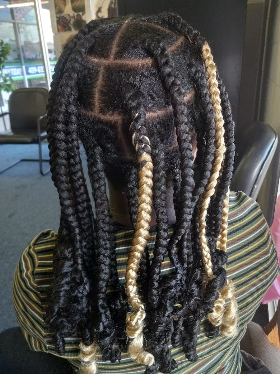 African Queen Hair Braiding, photo 3