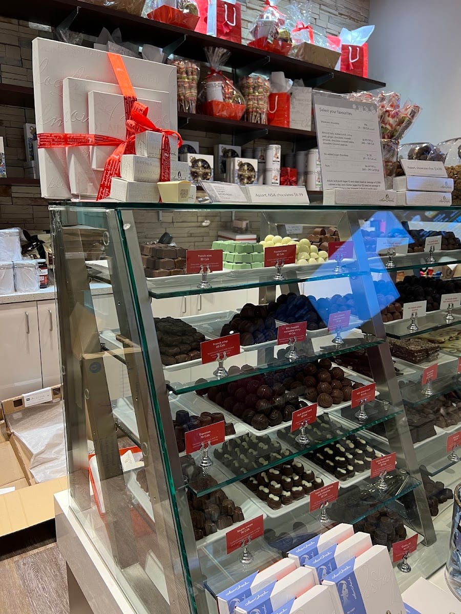 Laura Secord (Fairview Mall), photo 4