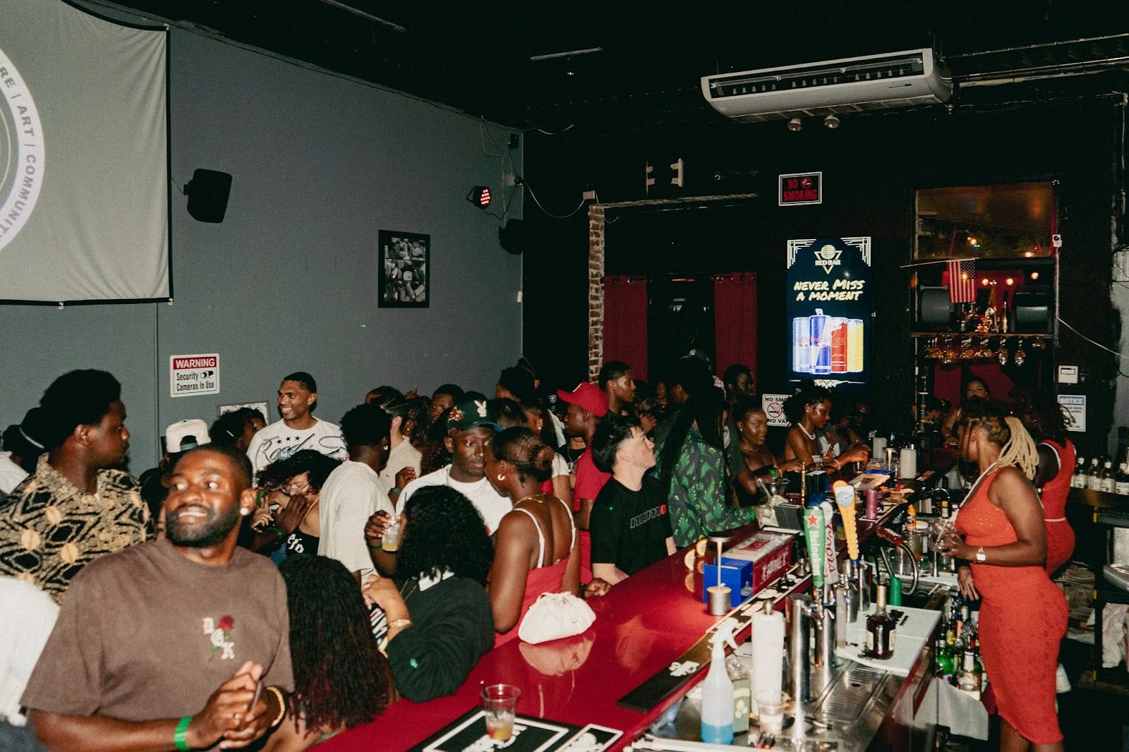 Red Bar, photo 2