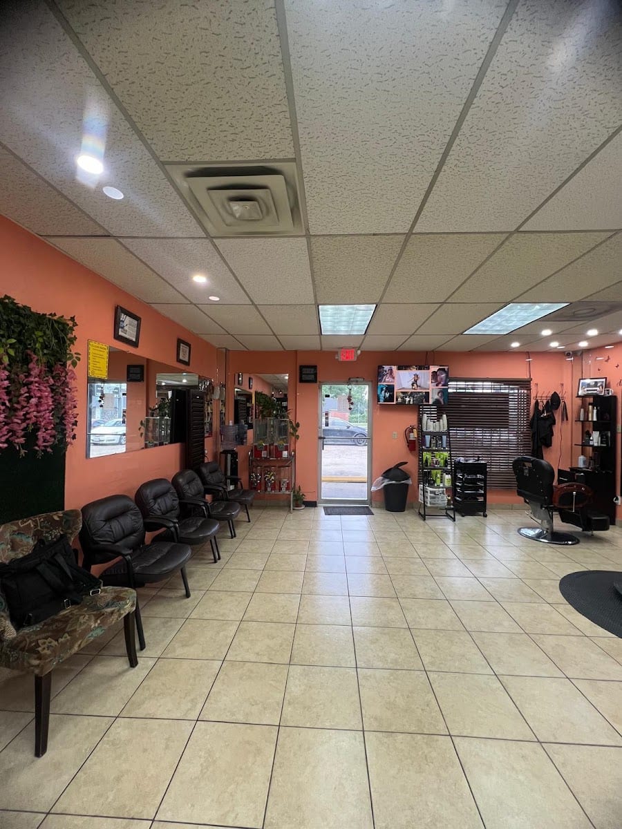 Julian's Beauty Salon, photo 2
