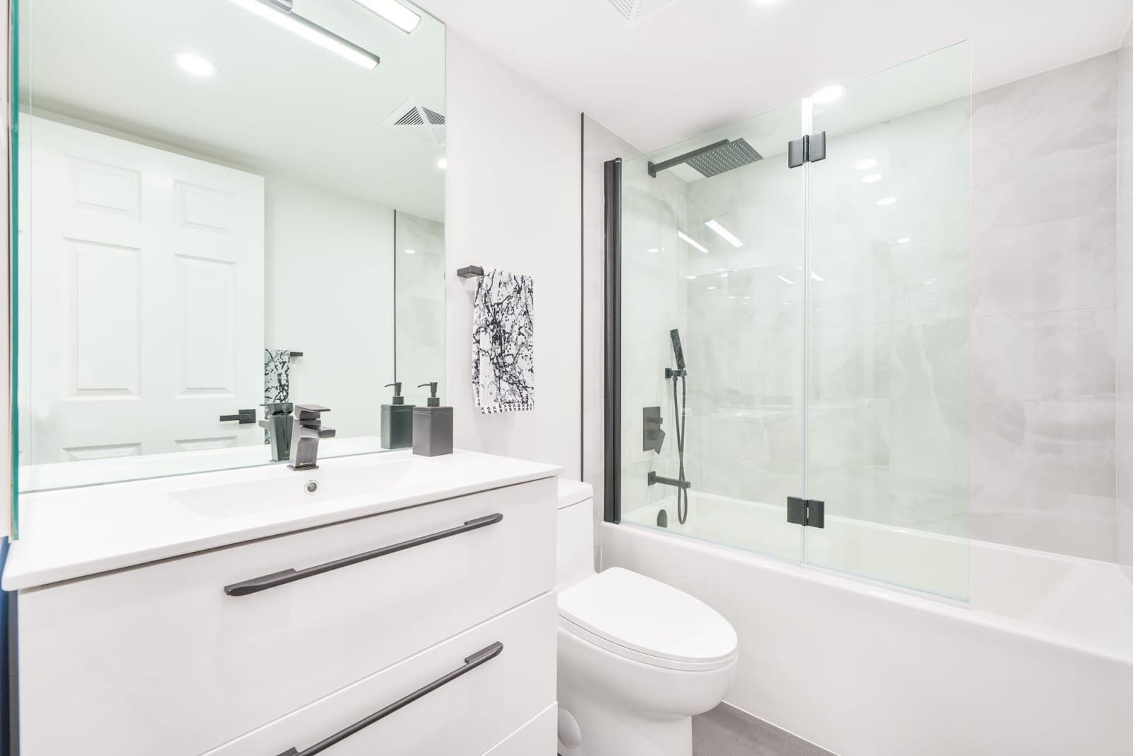 Luxe Home Renovation, photo 2
