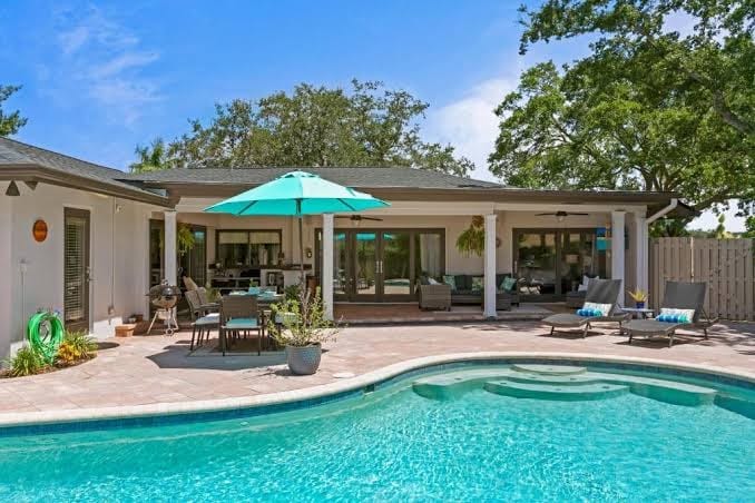 Saltwater Sun Pool / Fire Pit / Family Arcade - Four-Bedroom House