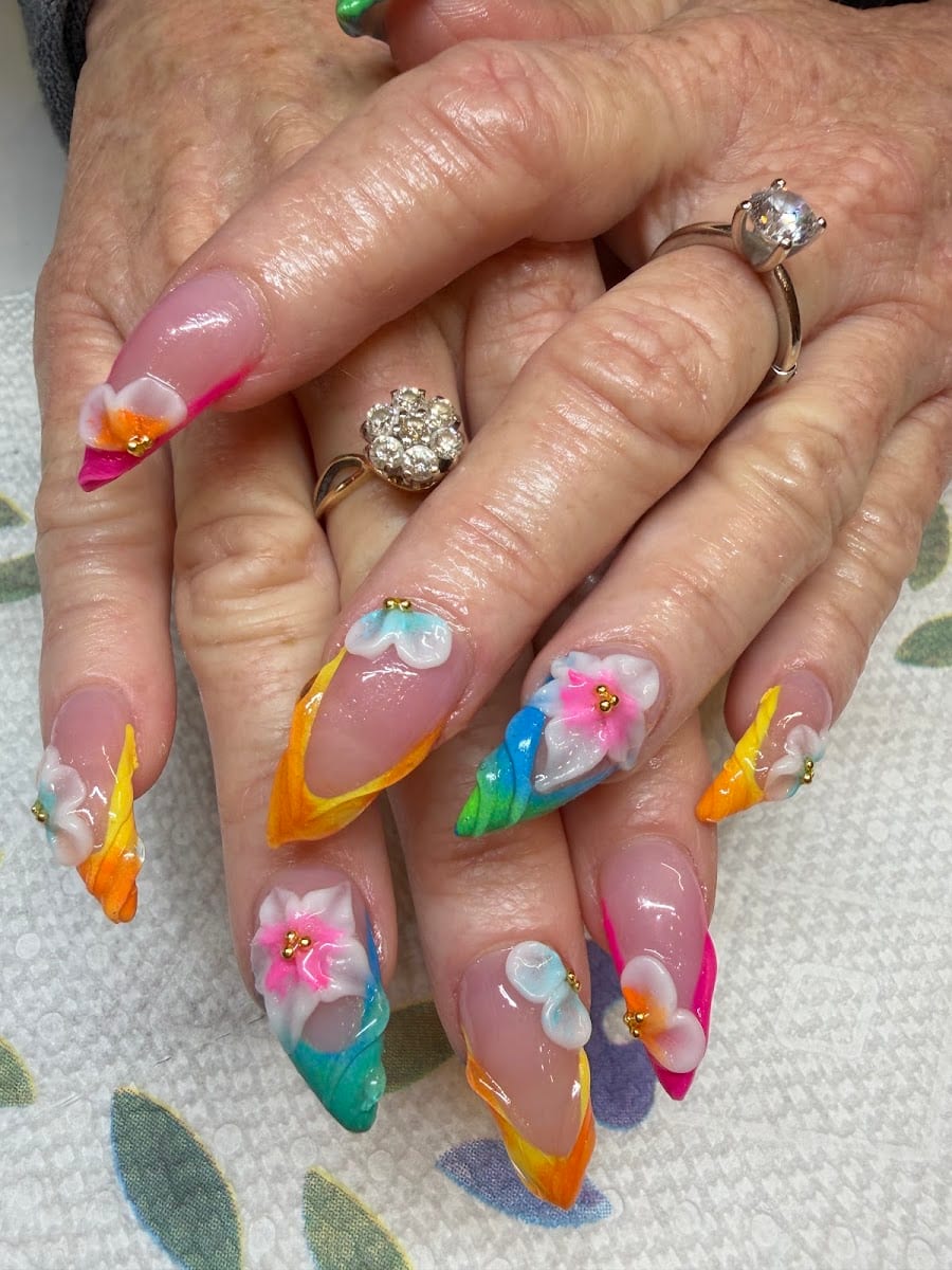 Super Nails & Facials
