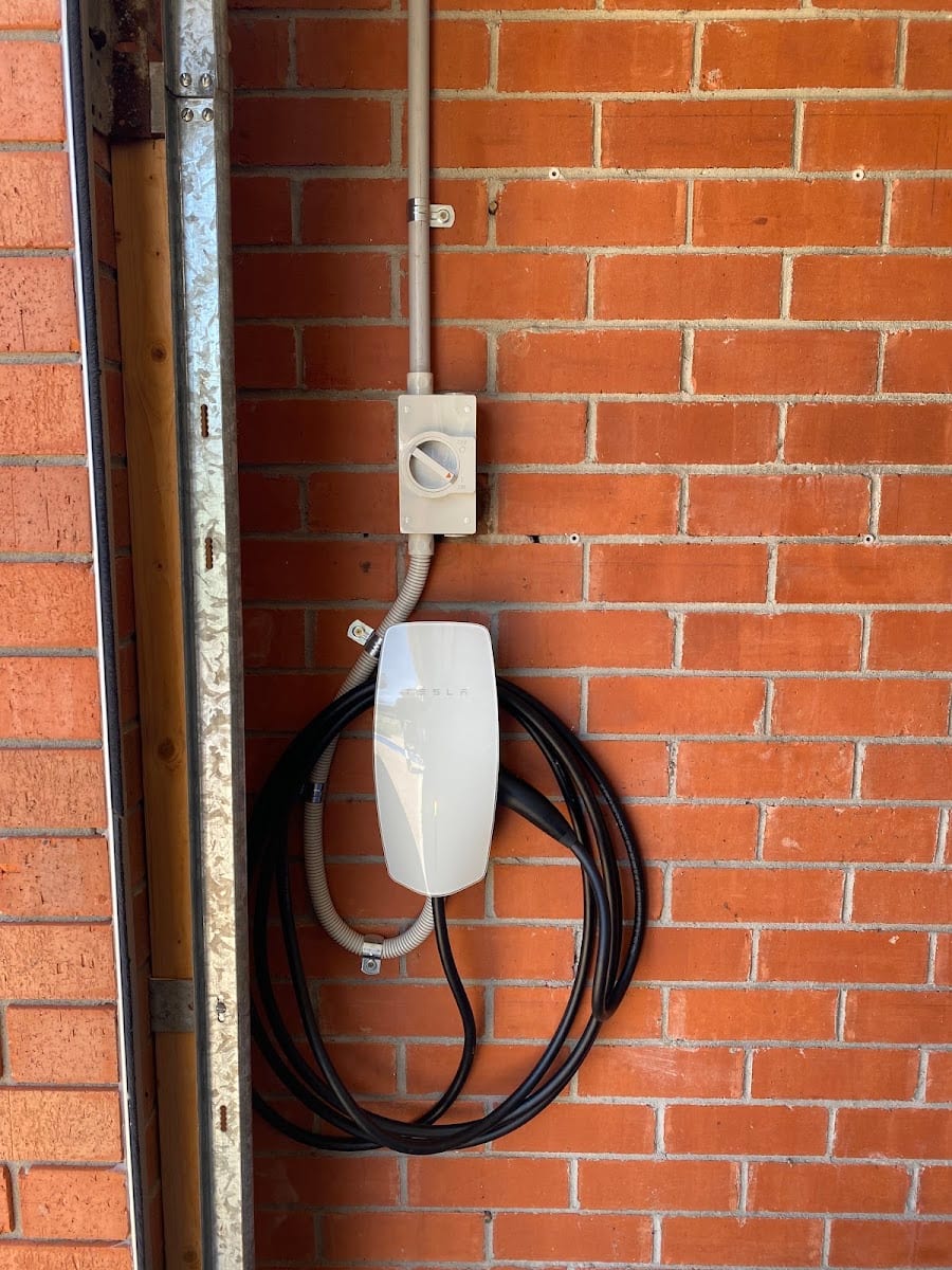Pineapple Electrics, photo 4
