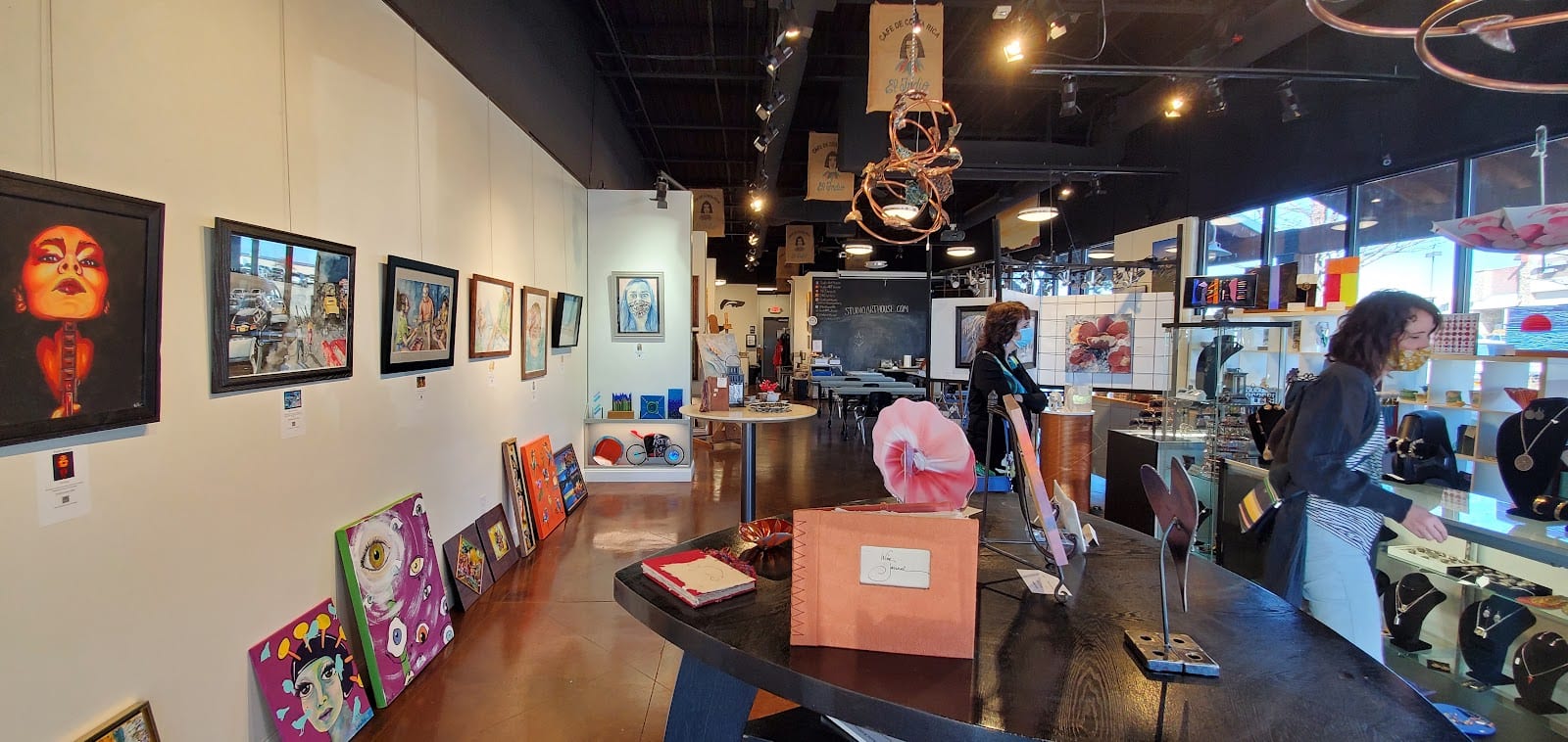 Art House, photo 3