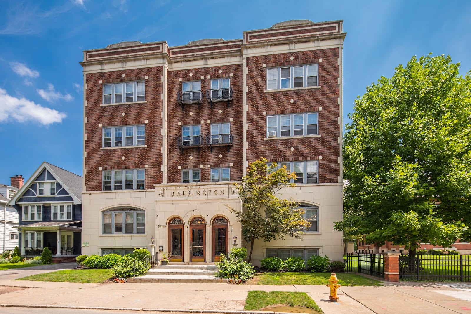 Barrington Apartments, photo 2