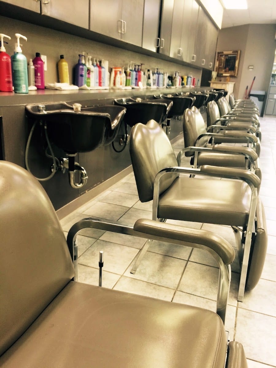 Mr Tom's Salon