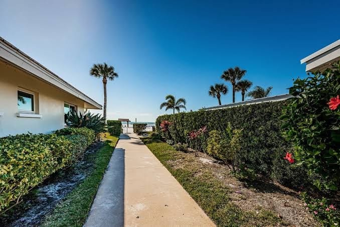 Steps to Siesta Key BEACH! Pool, Tennis Court, Shuffle Board, Pickle Ball!, photo 3