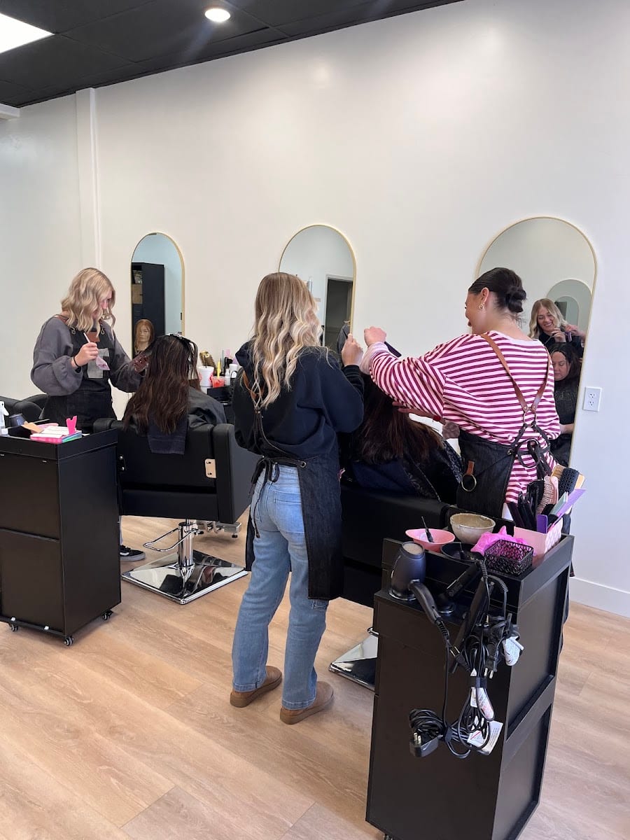 Goldn Academy of Hair Design / Hair School / Hair Salon