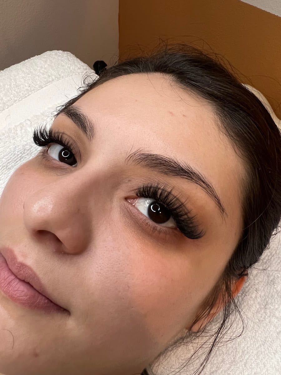 Electric Lady Lashes - Cait Gregoire-Bossaert