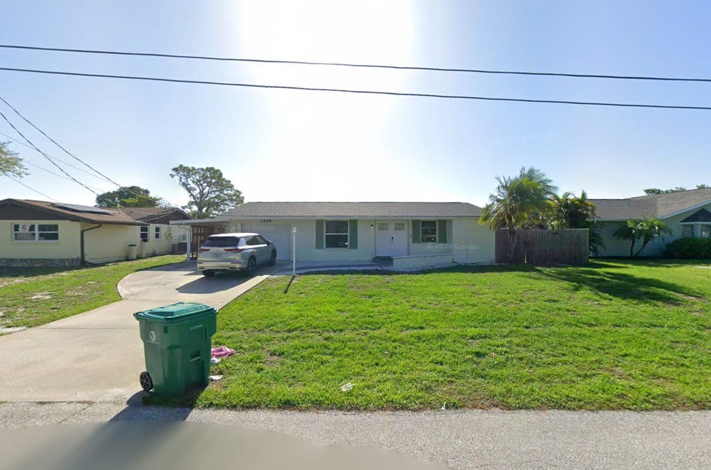Waterfront 3BR 2BA Pool Mini Golf Sleep 11