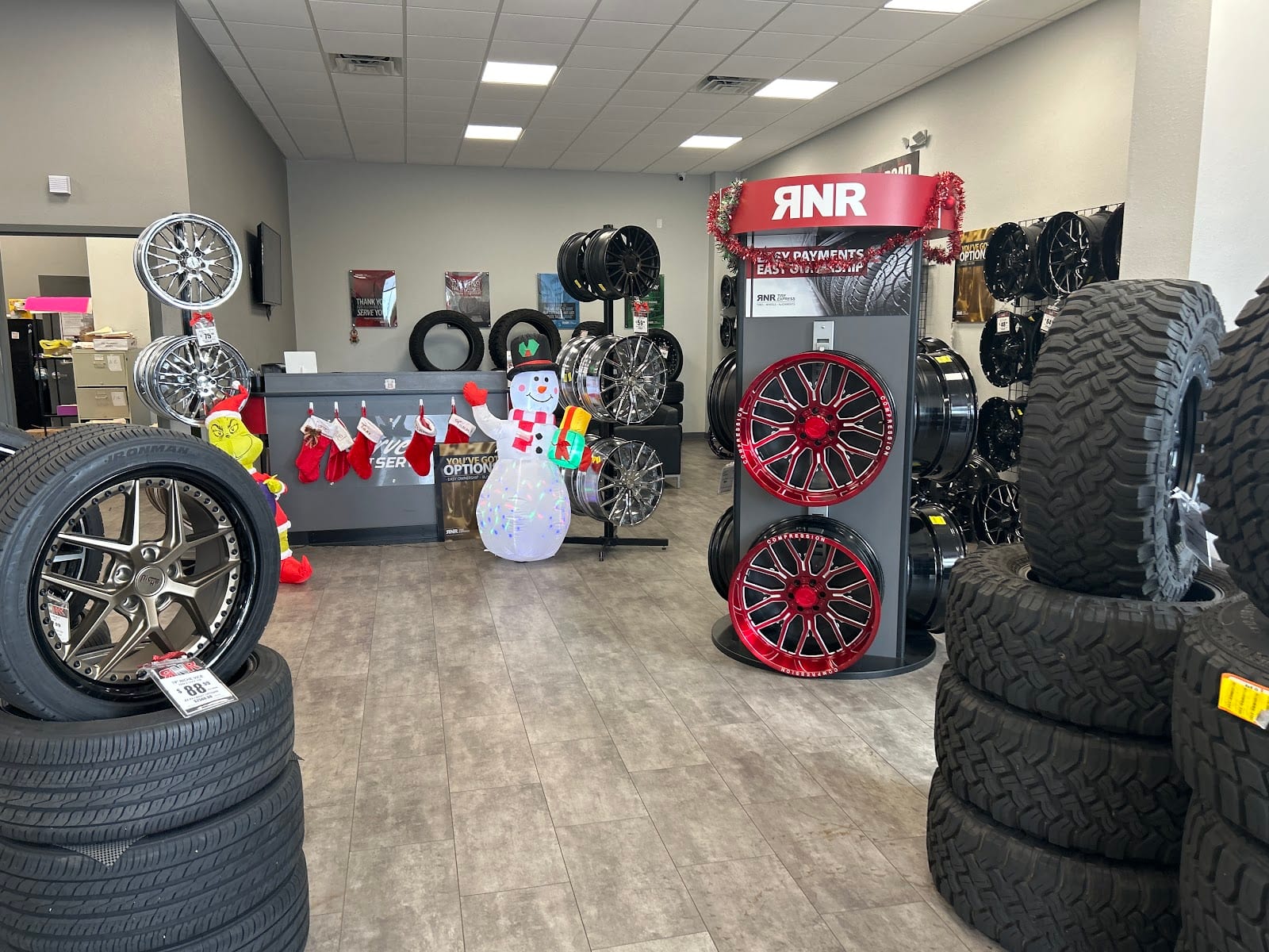 RNR Tire Express, photo 3
