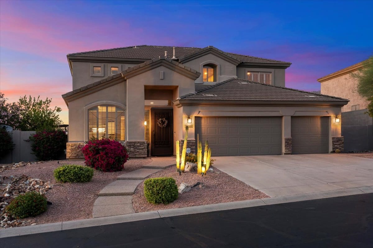 Christine Espinoza, REALTOR - RETSY | Forbes Global Properties, Scottsdale Real Estate Agent, photo 4
