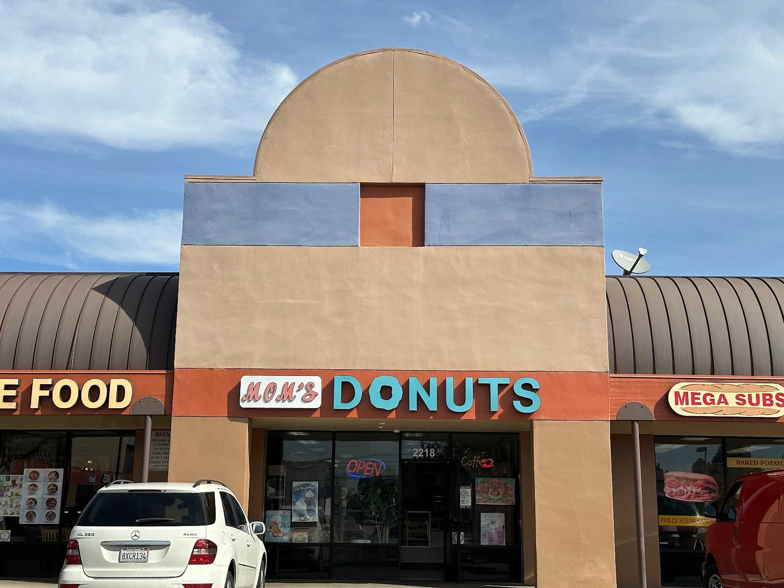 Mom's Donuts & Ice Cream