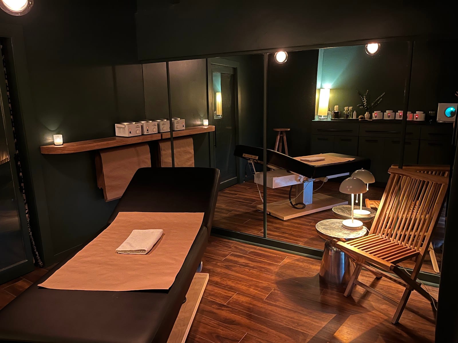 Private Eye Beauty Parlor, photo 2