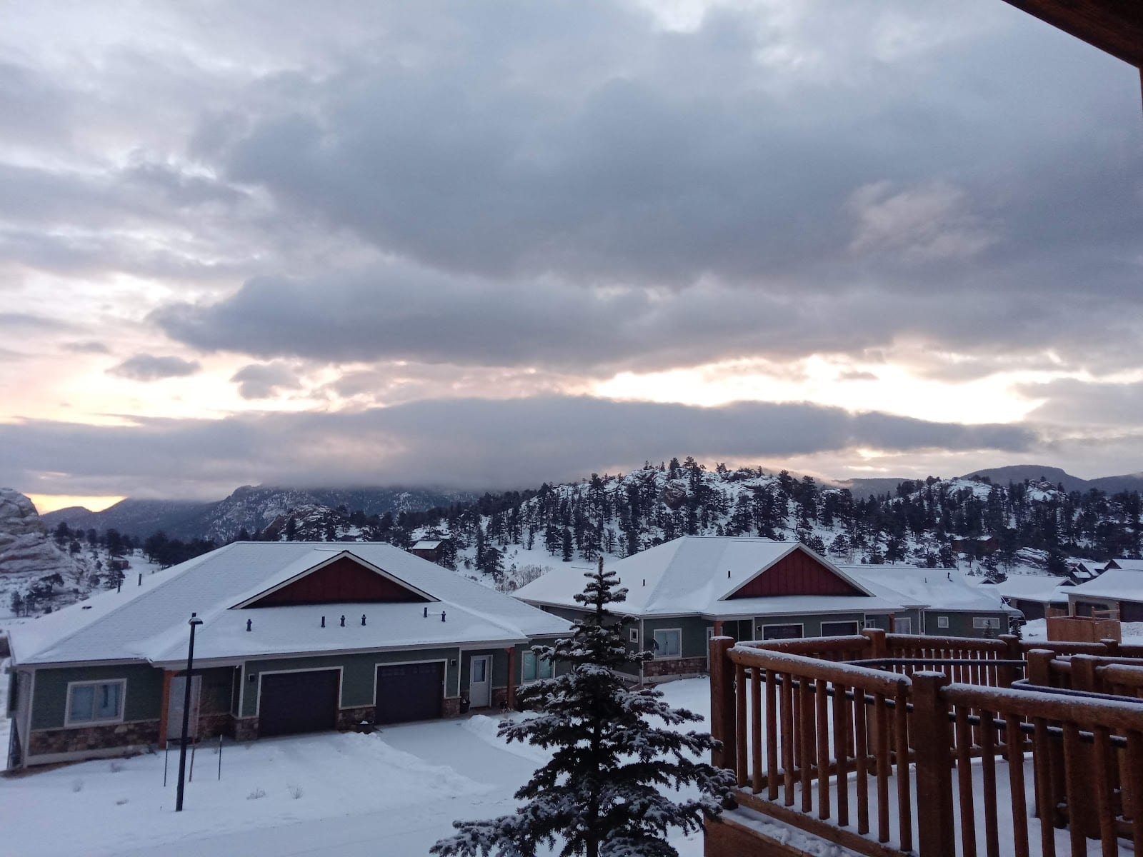Mary's Lake Lodge, photo 3