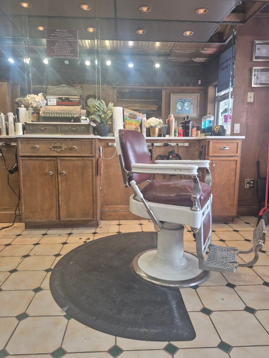 Doug's East Avenue Barber Shop, photo 2