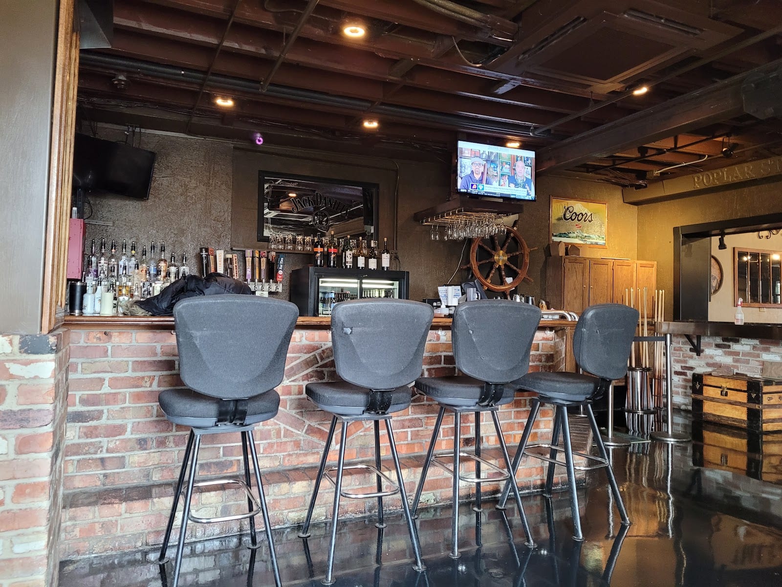 Poplar Street Pub