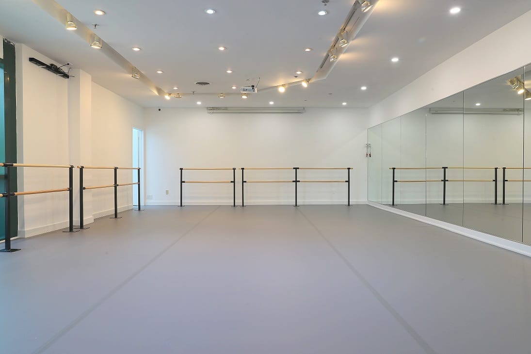 Six Degrees of Separation Dance Studio 六度空间舞蹈工作室