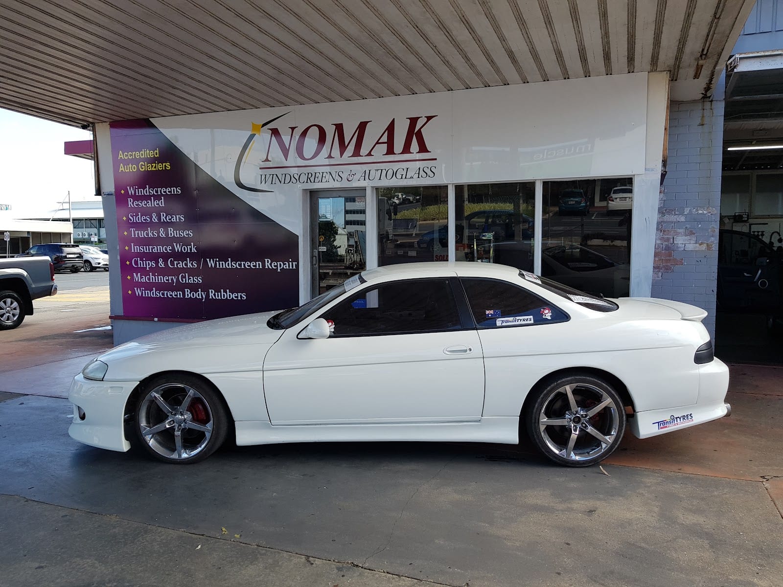 Nomak Windscreens & Autoglass, photo 3
