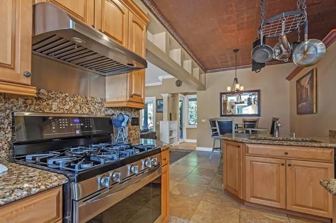 3 /2 Home w / Pool Oasis and Golf Course View!, photo 3