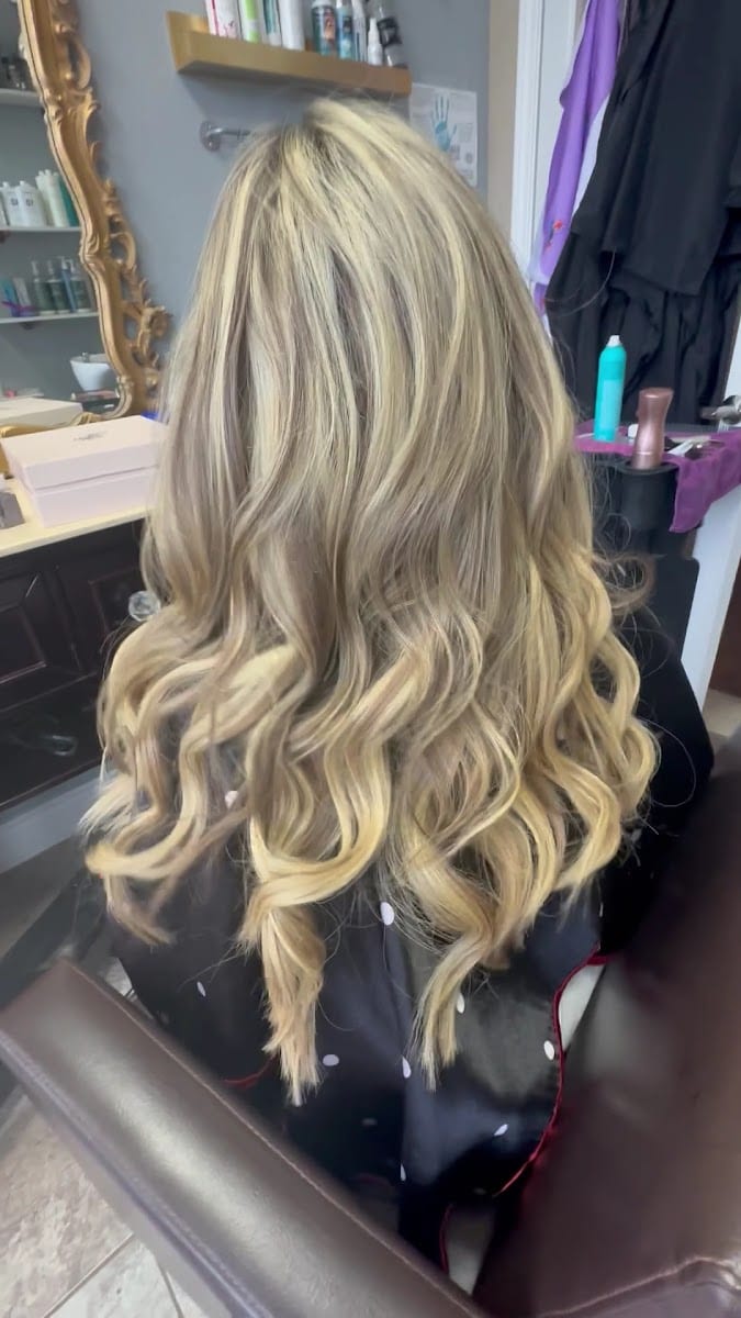 Salon Della Sass, Hair Extension headquarters, and Full service family Salon, photo 3