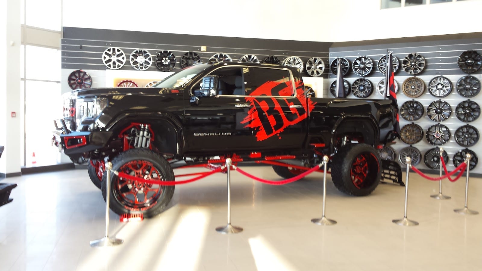 Sherwood Customs, photo 3