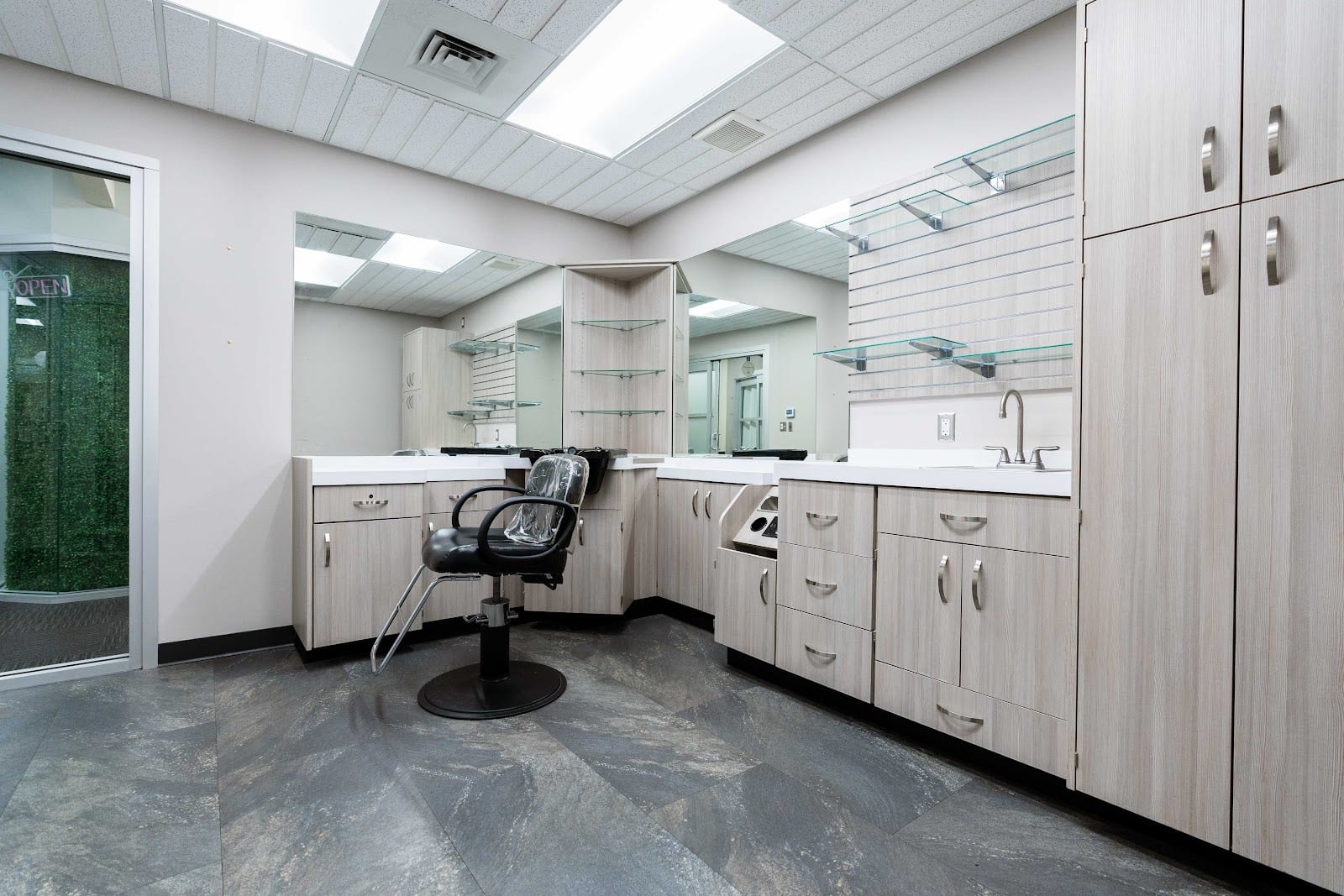 Sola Salons, photo 2
