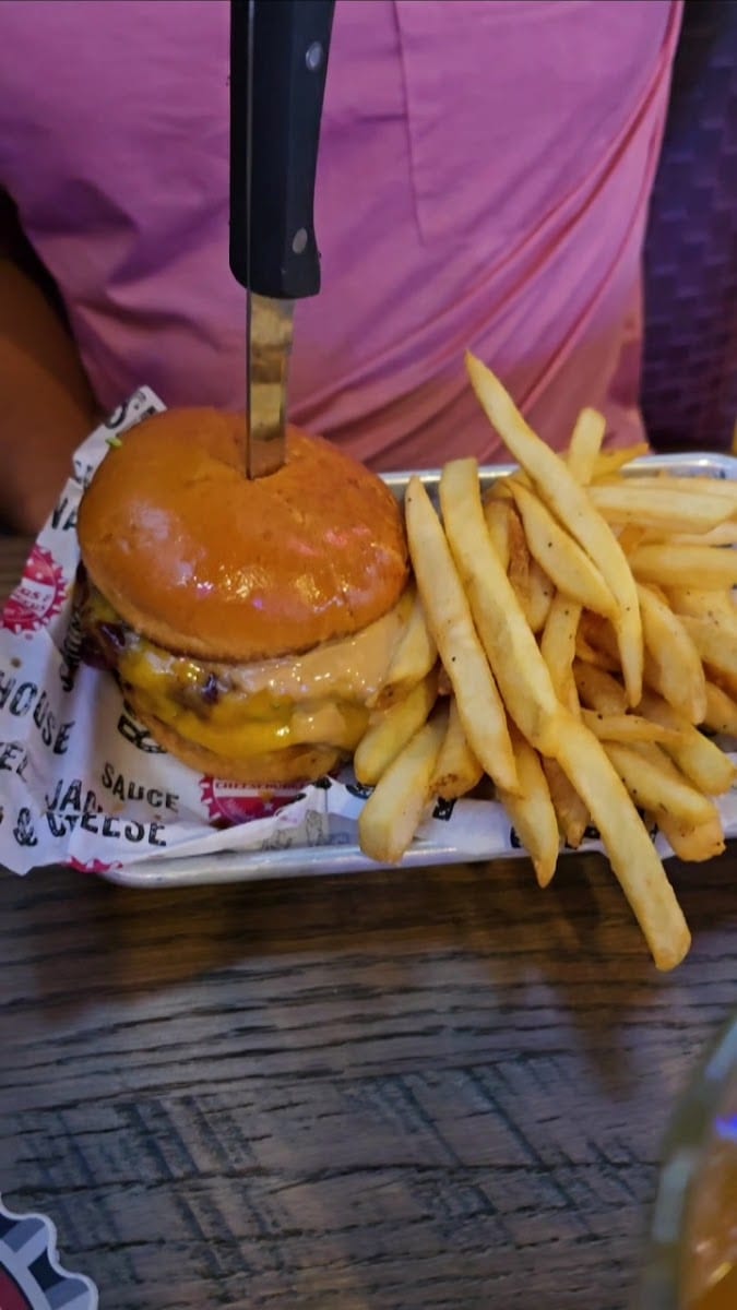Cold Beers & Cheeseburgers, photo 3
