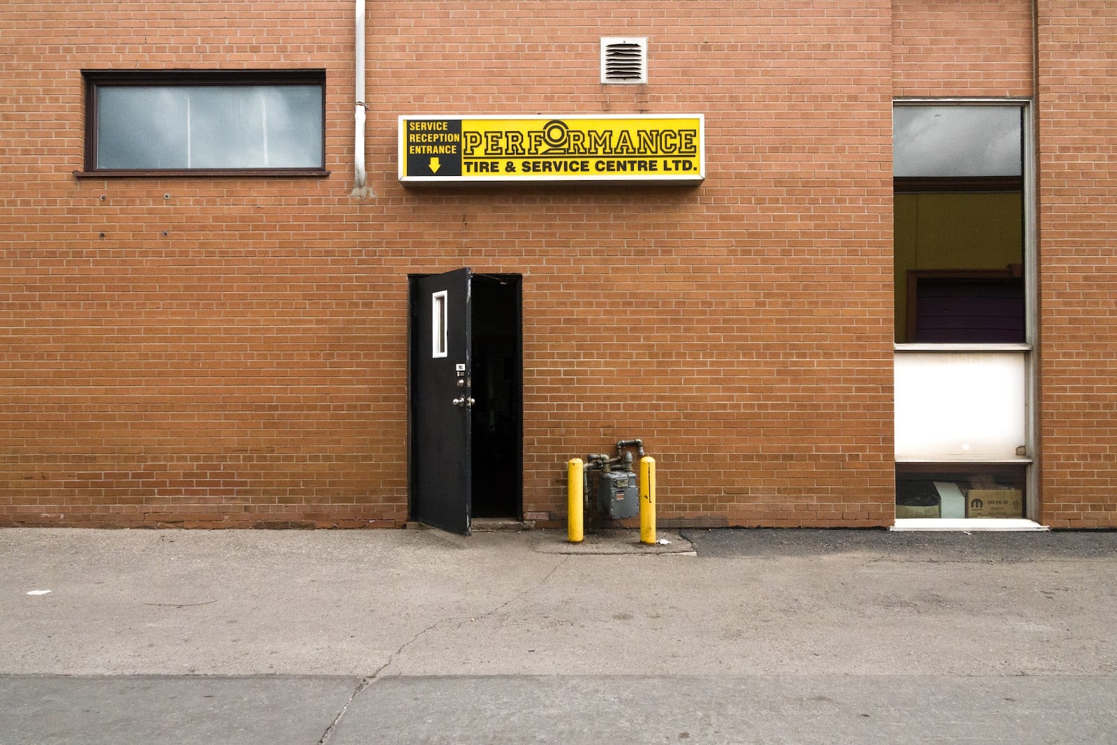 Performance Tire & Auto Centre, photo 2