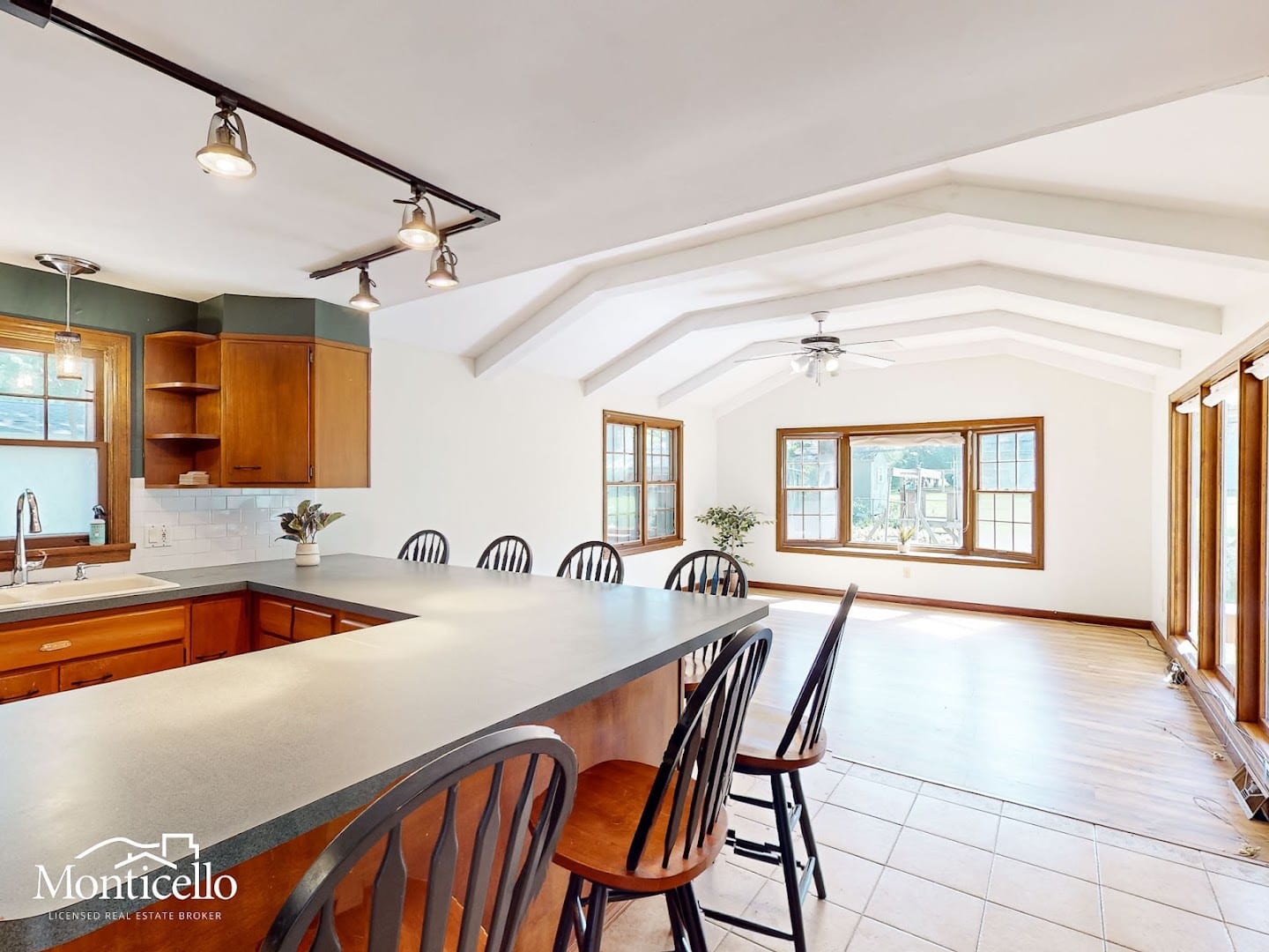 Monticello, Licensed Real Estate Broker, photo 4