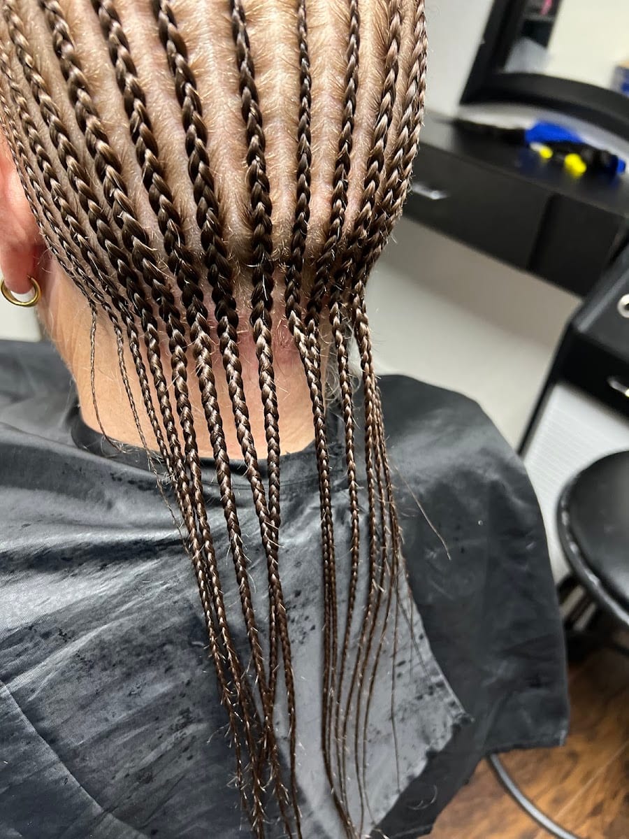 YANDEH BRAIDING SALON & BEAUTY SUPPLY, photo 3