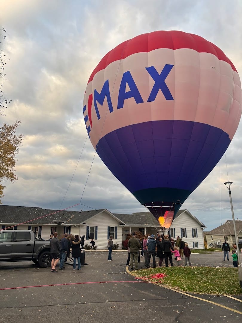RE/MAX Perrett Associates, photo 3
