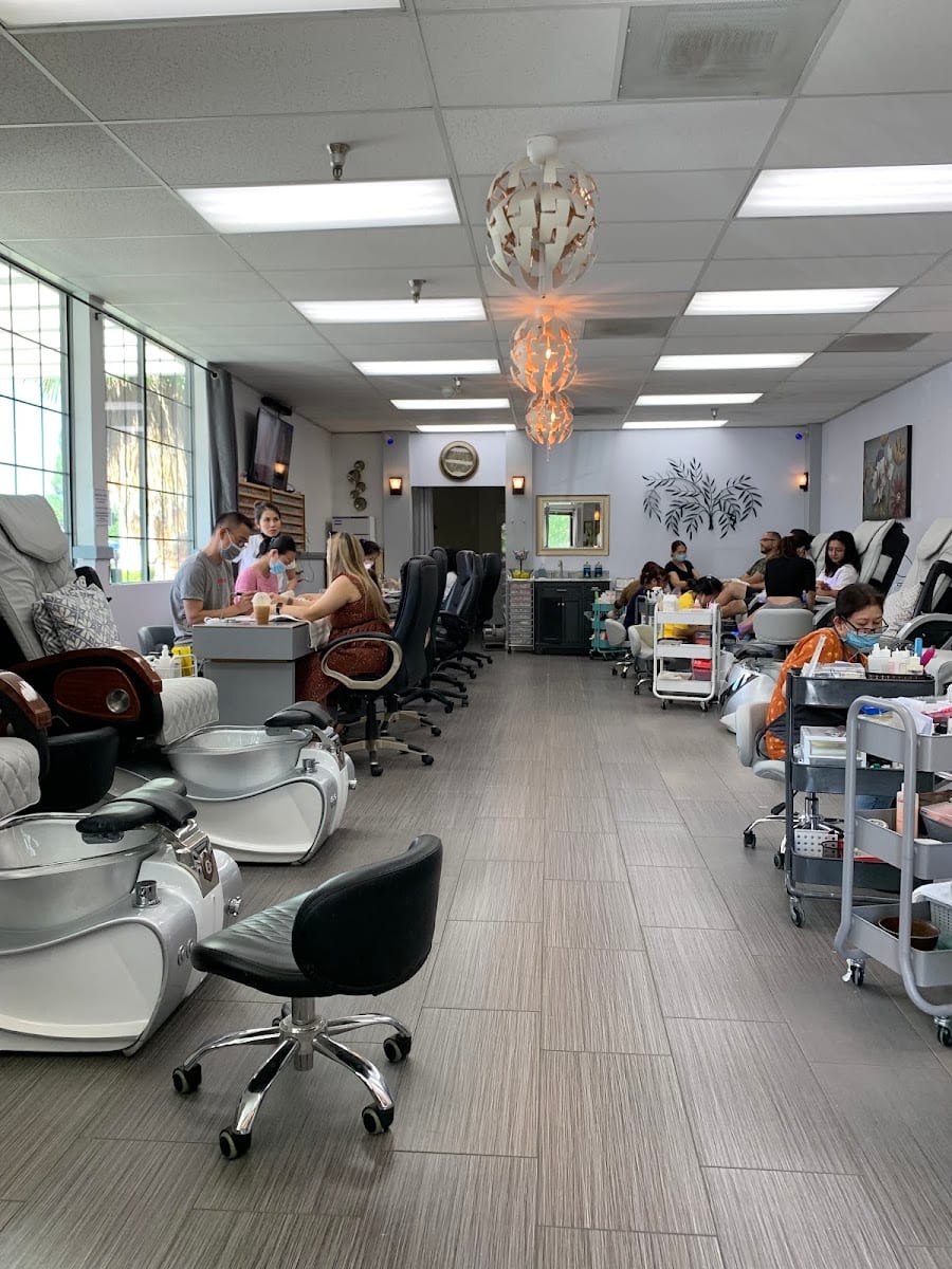 Golden Nail Bar