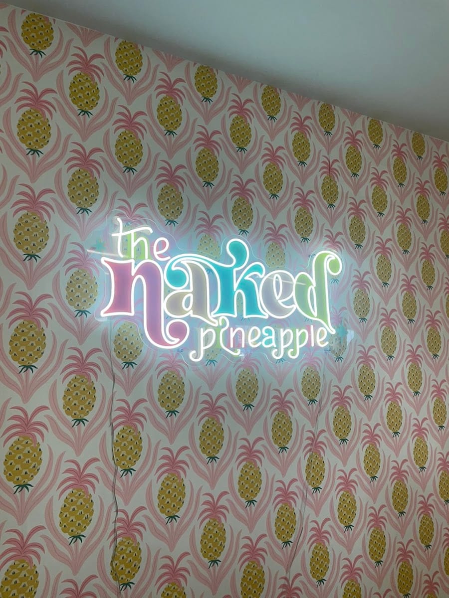 The Naked Pineapple, photo 2