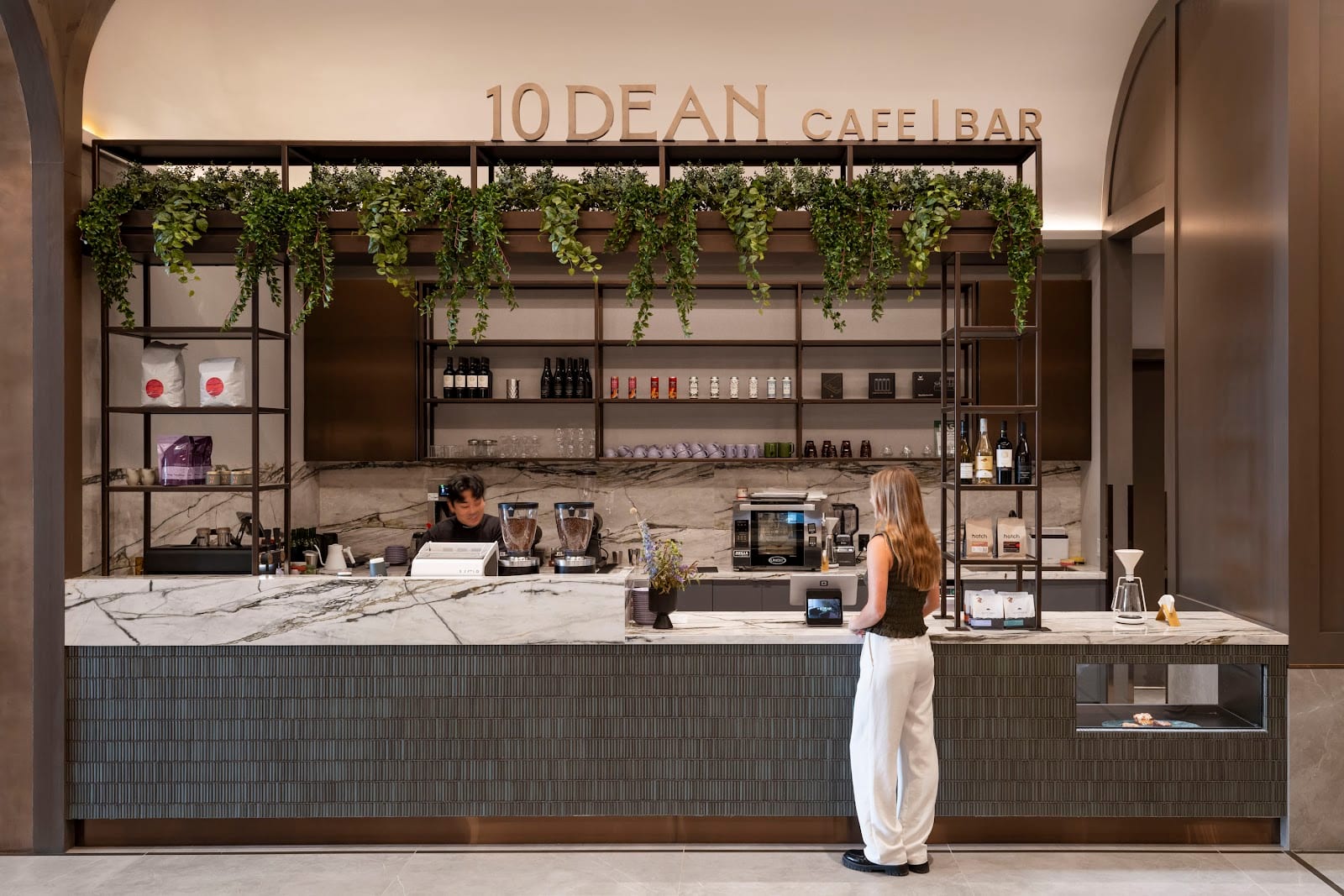 10 DEAN | Sloane, photo 2