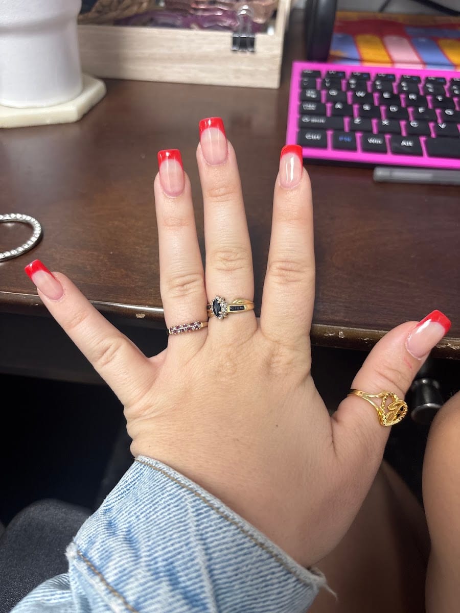 LUXURY NAIL BAR