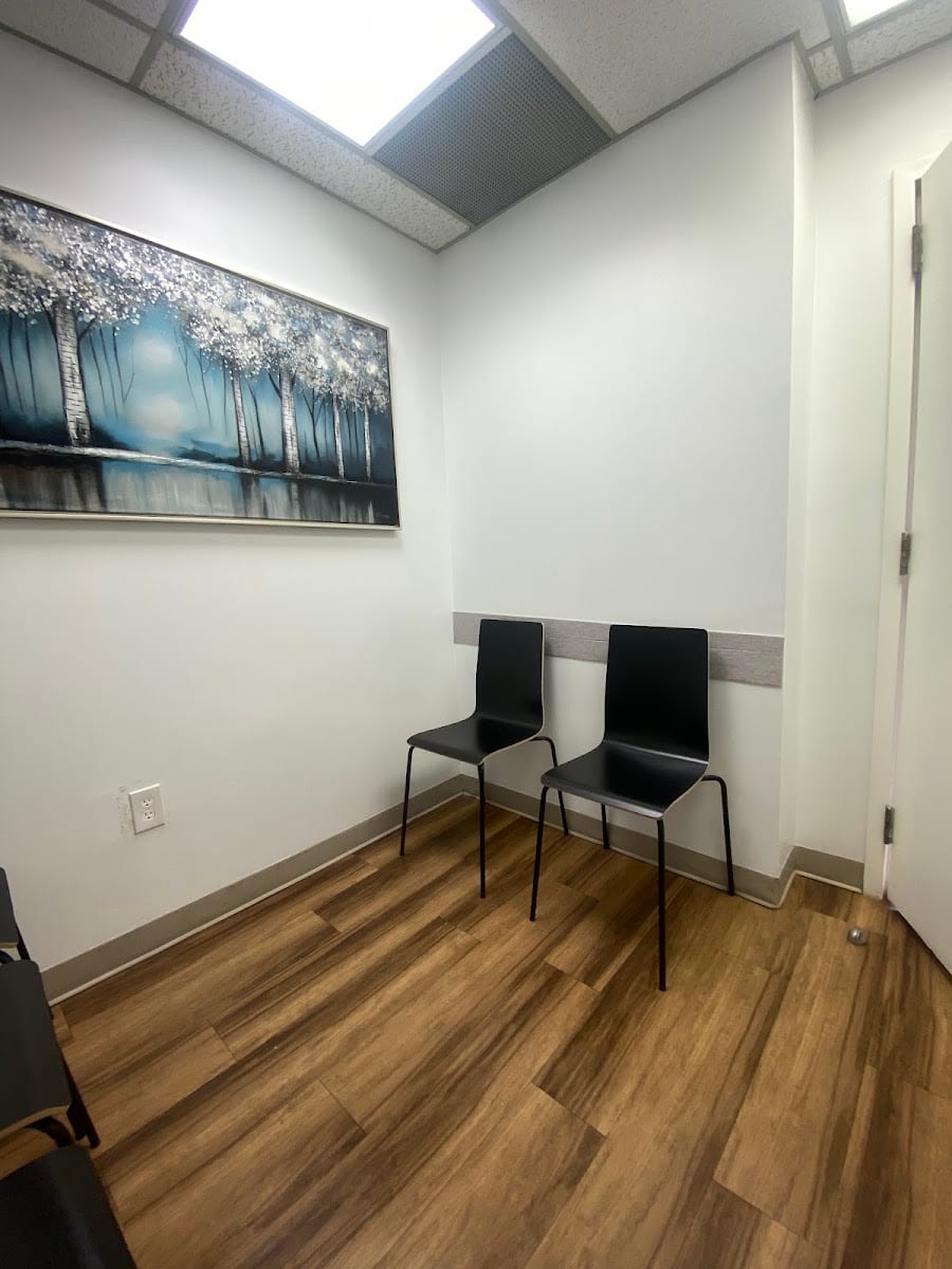 M & H Foot and Ankle Clinic/Toronto Salvage Therapy Clinic, photo 4