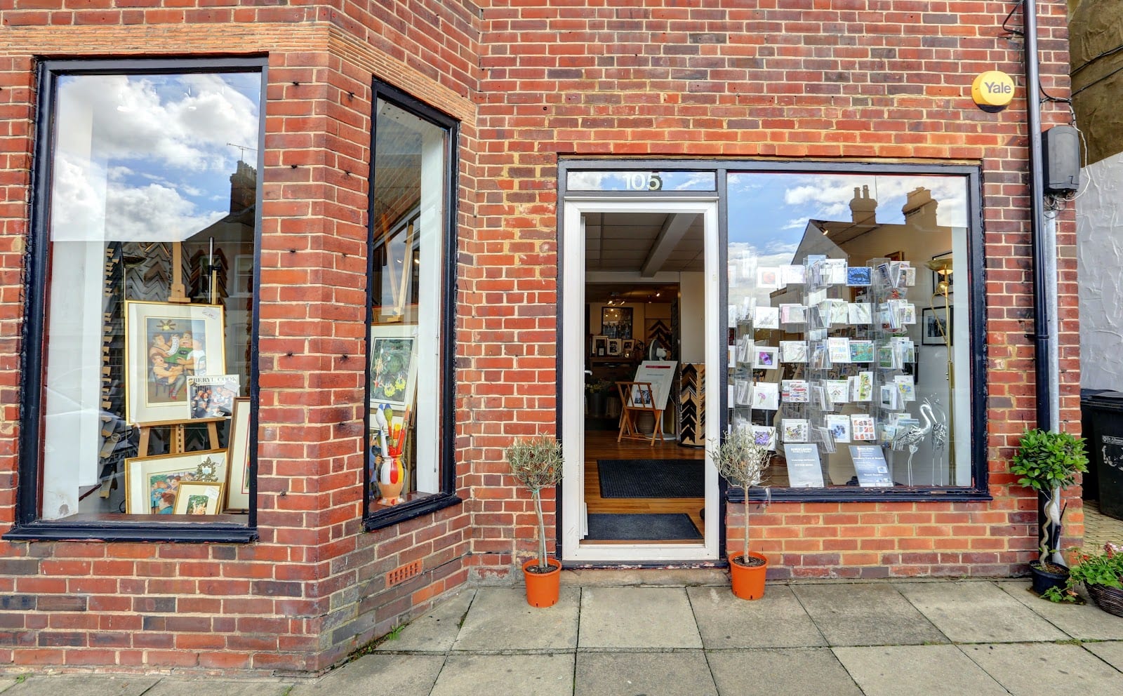 Gallery 105, photo 2